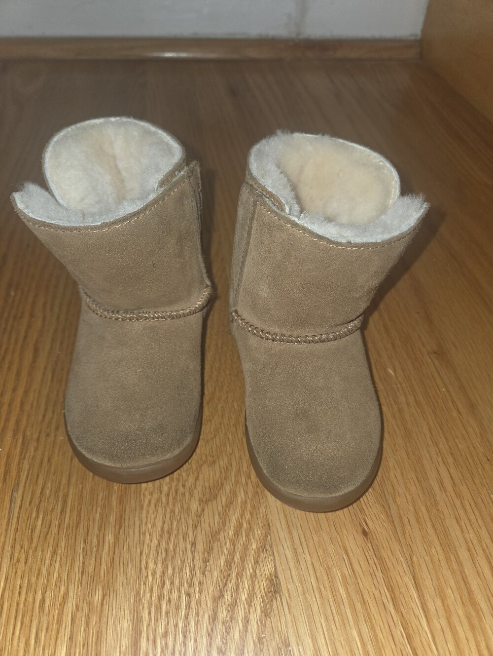 UGG Kids Brown Shearling-Lined Suede Boots Size 6